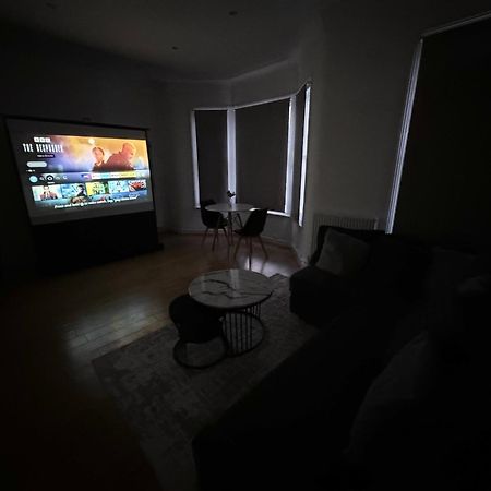 Spacious 2 Bed Flat In Londra Dış mekan fotoğraf