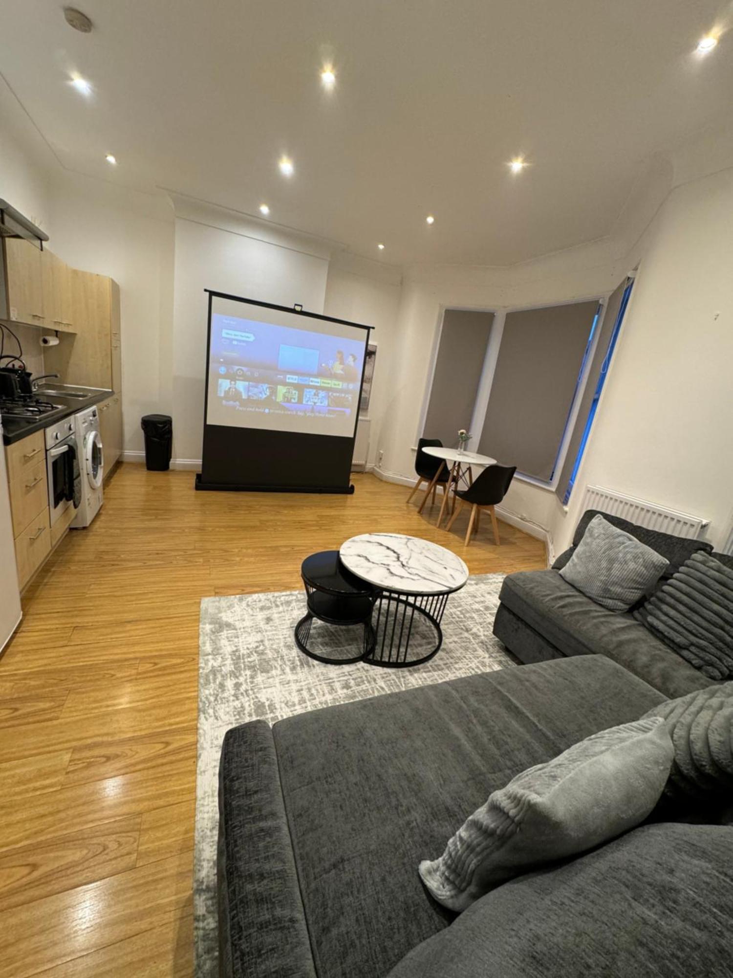 Spacious 2 Bed Flat In Londra Dış mekan fotoğraf